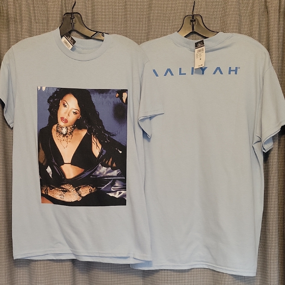 Aaliyah Graphic T-Shirt in Light Blue